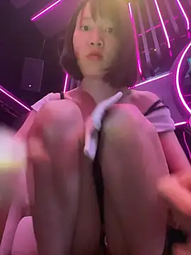 Littleqiu - 户外KTV偷偷搞刺激，达到目标现场上半身裸带乳夹