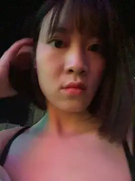 Littleqiu - 户外KTV偷偷搞刺激，达到目标现场上半身裸带乳夹