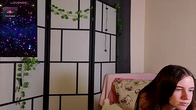MyrtaMcclaney - massage boobs under top