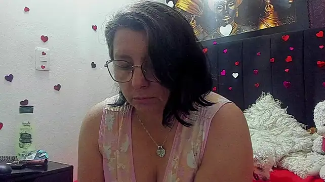 Evaaross_2345 - my toy in the clitoris