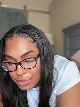 CandyLuxxxx - Flash tits and pussy. Vid last tip