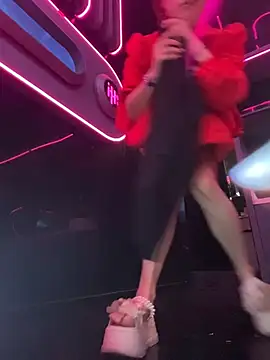 Lola666999 - 完成任务坐异性大腿