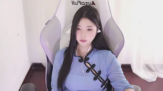 Kitty_baby77 - 完成任务 内裤含嘴里M腿5分钟 最后一个完成的控制黑牛5分钟
