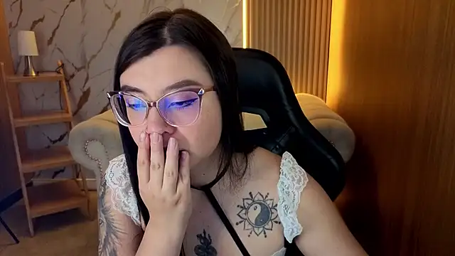 Doncellita_strong_tf - Full naked + oil