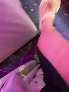 Lola666999 - 完成任务坐异性大腿