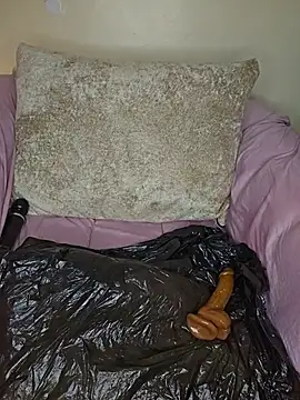 Cum-Quin - Sloppy blowjob ,while playing with pussy