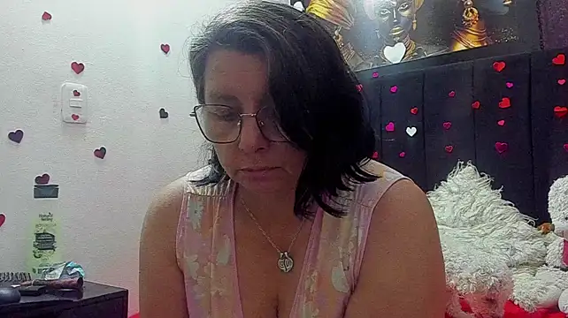 Evaaross_2345 - my toy in the clitoris