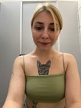 Sunny___Bunny - Spread pussy near mans unrials