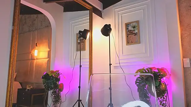 AlessiaLondon - FUCK PUSSY WITH DOMI, HIGH VIBRATION💦
