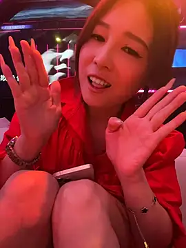 Lola666999 - 完成任务坐异性大腿