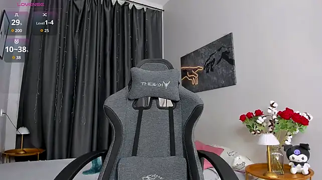 MollyBaby - Play with my boobs