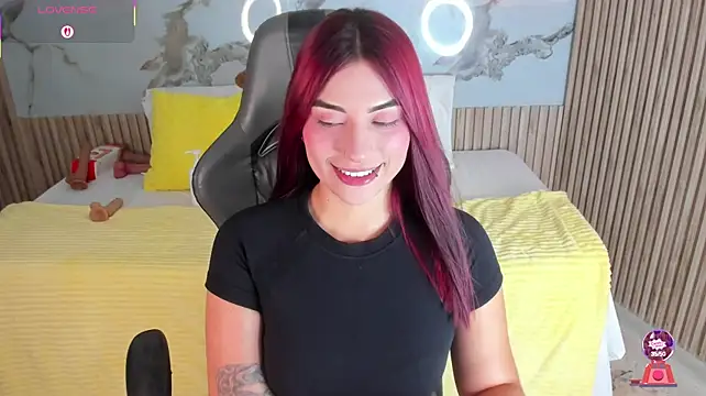 Nicolee19 - 3 fingers in pussy