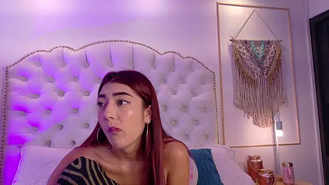 AriaStonne - spanks ass