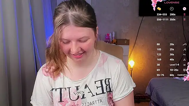 Vivian_cutie - Take off my T‑shirt.