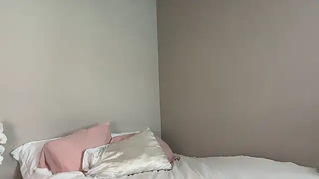Lindseyyx - whipped cream bra