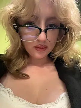 RonnieKiss - Suck dildo