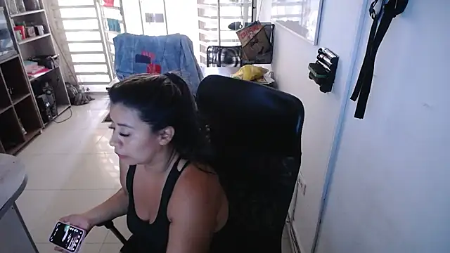 Ashley_latina02 - Vibrations in my office