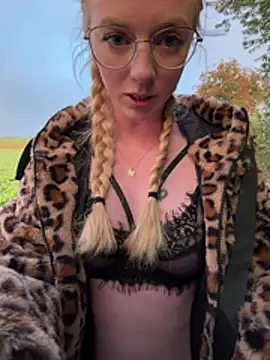 LinaLeana - Lt Outdoor Squirt Video 📹