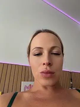 Streetdoll - play with naked tits