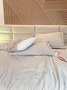 Inaya_khalifaa - 4 legs