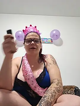 MissThroatGoat69 - Sit on birthday cake💦💦