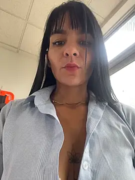 LuxeBrunetteXXX - FINGERING PUSSY CLOSE UP AT CLEAN WORK