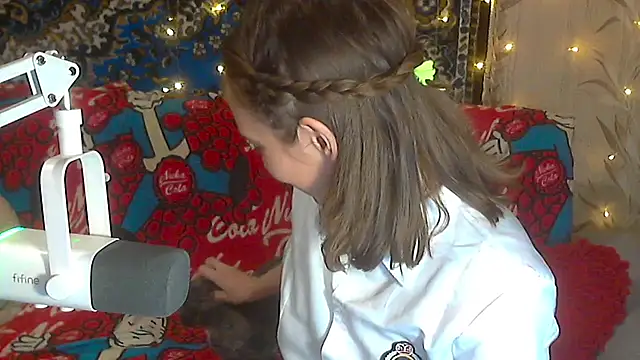 Babychloeshow - Strip to sexy lin for 5 min! 🎒⏱️
