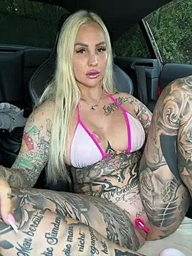 CoraDiamond - Dildofuck in car + 2 Clips 😍
