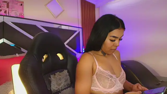 Bratz_x - Closing pose in doggy style + Ass spank