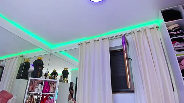 AstridVexxx - Pinch my nipples + spit on them🔞🔞🔞