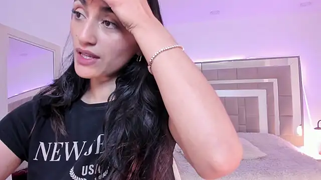 Gabee_7 - Milk coming out of my tits 💦