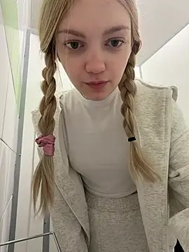 Elsawhere - pinch nipps hard n lil moan🧨