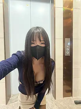 Xiao-Lin - 电梯口脱上衣直播5分钟