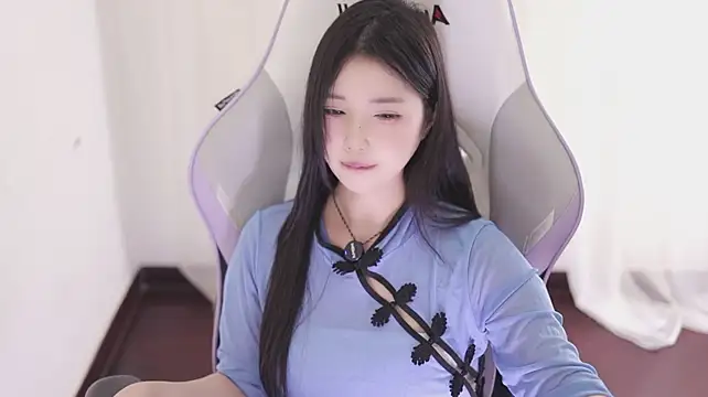 Kitty_baby77 - 完成任务 内裤含嘴里M腿5分钟 最后一个完成的控制黑牛5分钟