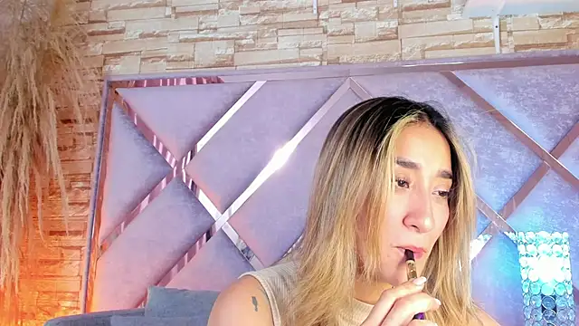 Lucy_davies - Fingering + lovense x 7 min