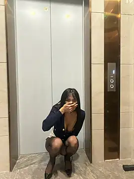 Xiao-Lin - 电梯口脱上衣直播5分钟