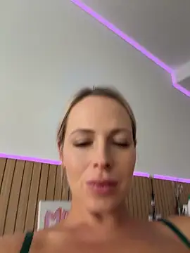 Streetdoll - play with naked tits