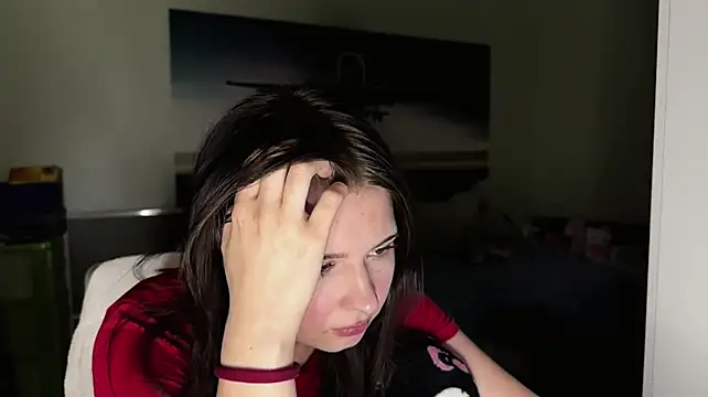 KatelinSpiegle - hold onto the neck with both hands