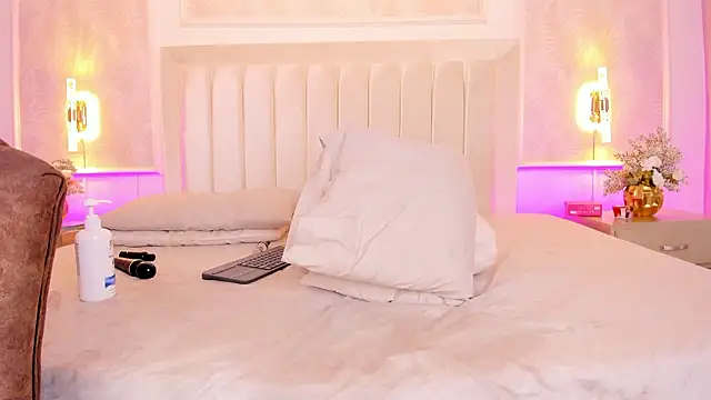 Charlotte_and_ariana