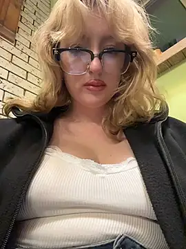RonnieKiss - Suck dildo