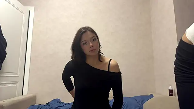 DuoSilk - Take off her top for 15 minutes