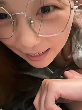 Sweet-Angel999 - 做全裸M腿，露出穴
