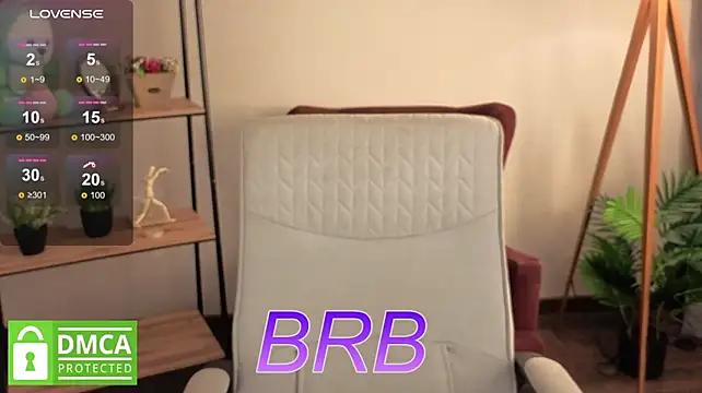 Lili_Torin - scratch my booty with nails