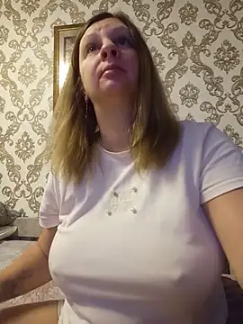 BustyBlond