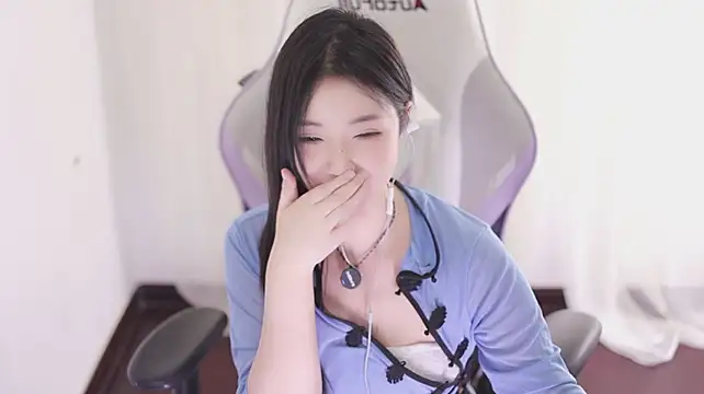 Kitty_baby77 - 完成任务 内裤含嘴里M腿5分钟 最后一个完成的控制黑牛5分钟