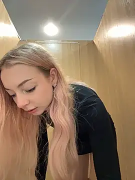 Melissa_grr - SQUIRT WITH OPENED DOOR!!!!!!!