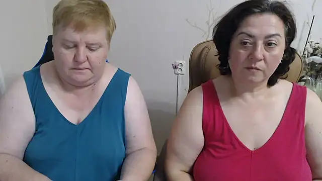 Lindy-Jeanie - lick boobs and lick pussy brunette))