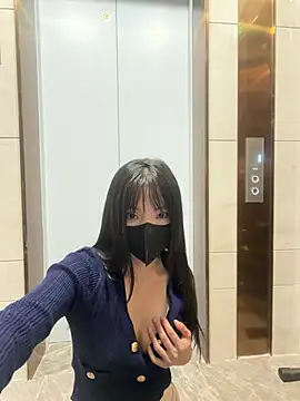 Xiao-Lin - 电梯口脱上衣直播5分钟