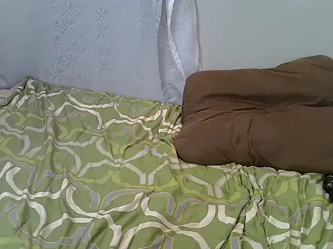 Brown_Booty_Bitch - Make me squirt daddy