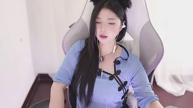 Kitty_baby77 - 完成任务 内裤含嘴里M腿5分钟 最后一个完成的控制黑牛5分钟
